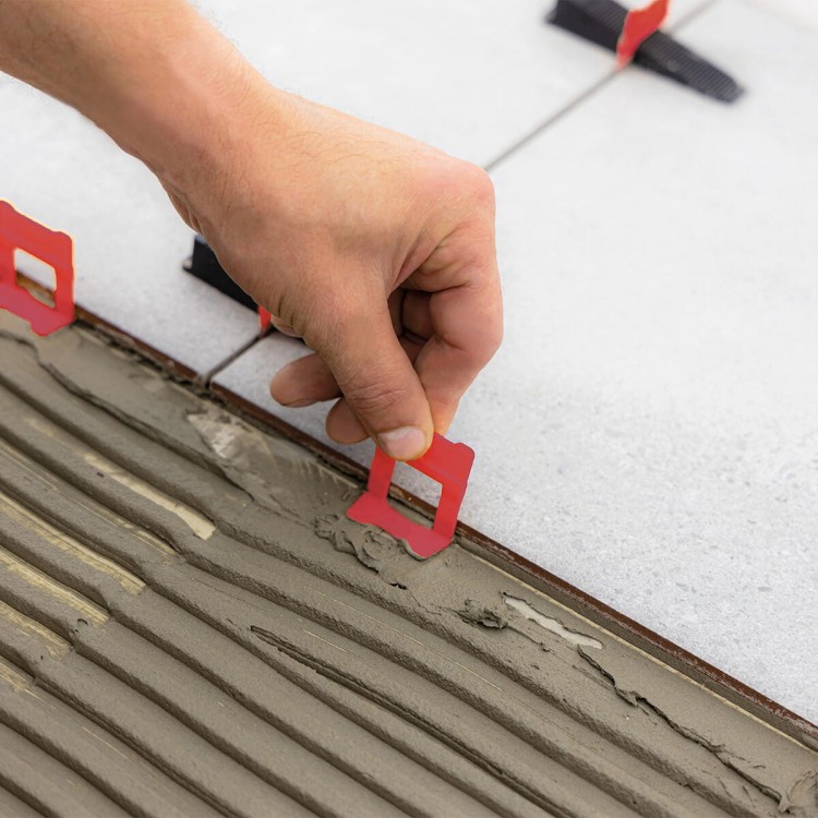 hardy-klipsy-do-poziomowania-plytek-fuga-2-mm-gr-3-16-mm-400-szt-w-wiaderku (2).jpg