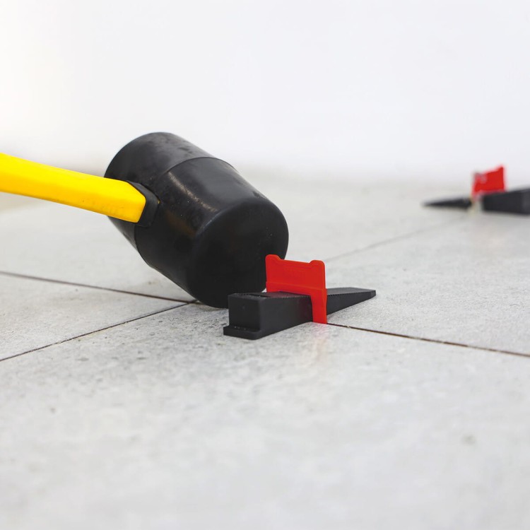 hardy-klipsy-do-poziomowania-plytek-fuga-2-mm-gr-3-16-mm-400-szt-w-wiaderku (1).jpg