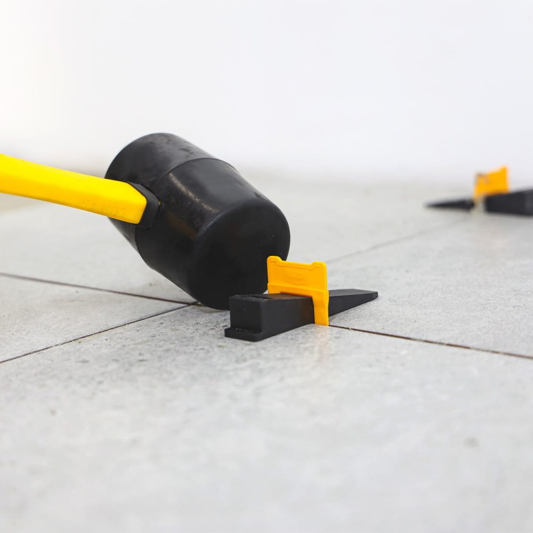 hardy-klipsy-do-poziomowania-plytek-fuga-3-mm-gr-3-16-mm-400-szt-w-wiaderku (2).jpg